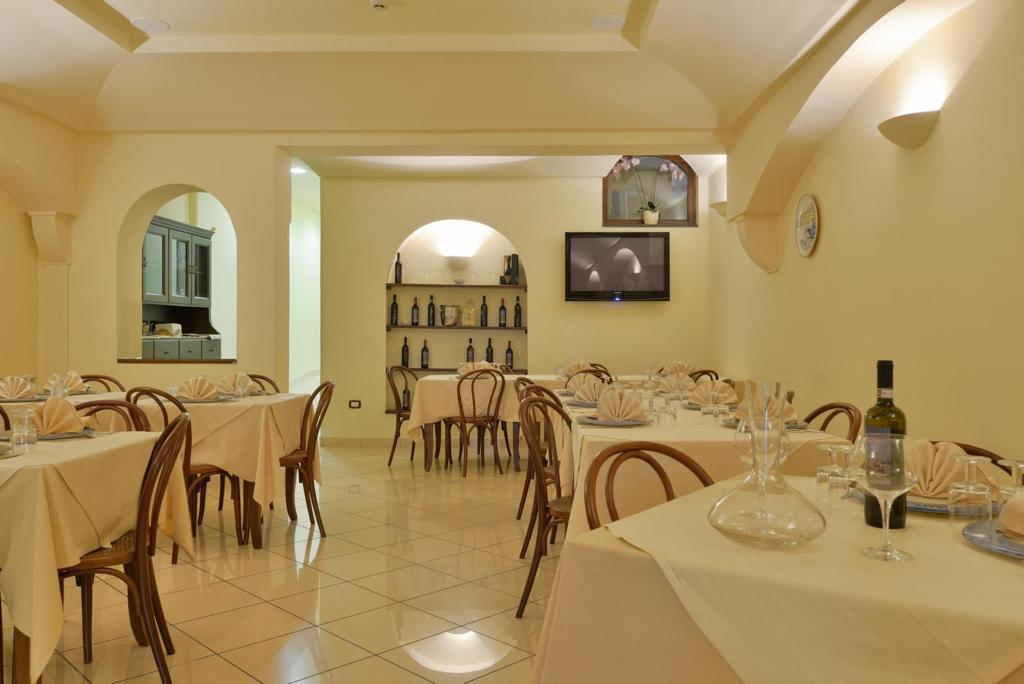 Bagno privato di una camera dell'Hotel La Marina nel Cilento